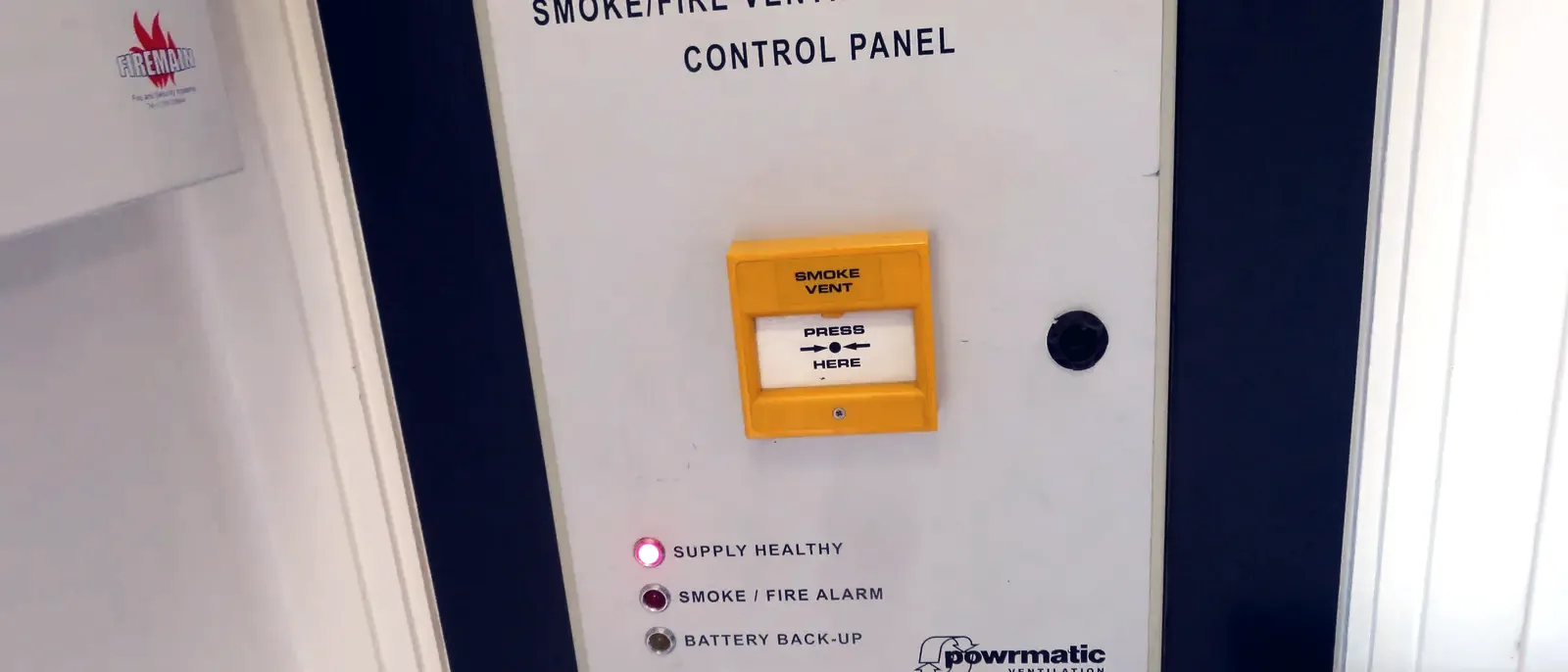 A smoke and fire ventilation control panel with a manual smoke vent release and status indicator lights